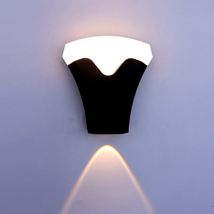 6W LED Outdoor Wall Light – IP54 Warm White