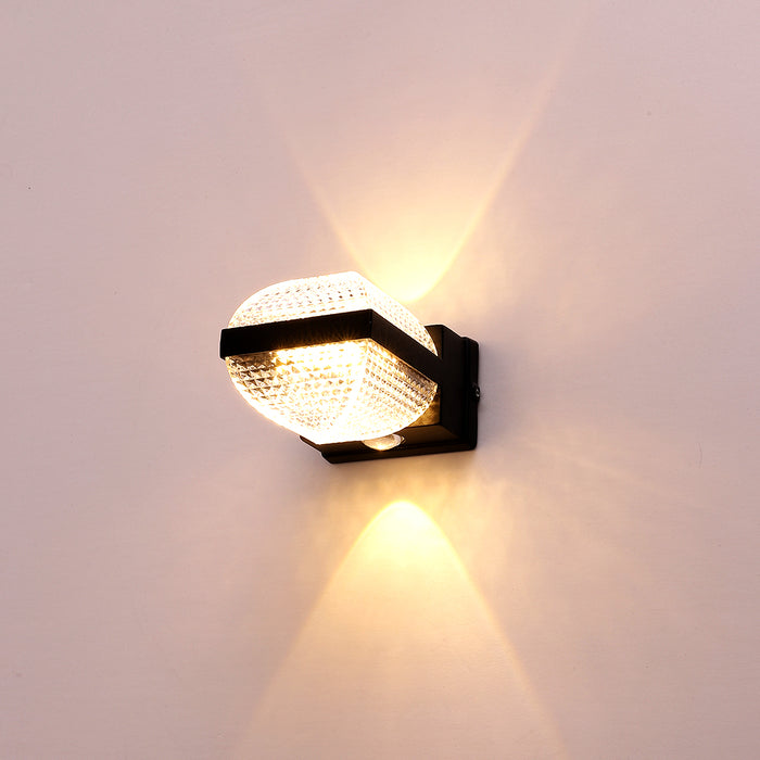 12W LED Outdoor Wall Light- Prismatic Diffuser Design